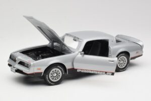 Pontiac Firebird Formula Plata ERTL 1:18 33514 Metal - imagen 2 de 8