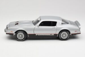Pontiac Firebird Formula Plata ERTL 1:18 33514 Metal - imagen 4 de 8