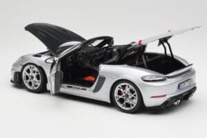 Porsche 718 Spyder RS Weissach Pack GT-Silver Metallic Norev 1:18 187270 Metal - imagen 5 de 8