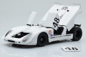 Porsche 908/02 #48 S. McQueen / P. Revson 12 Hours of Sebring 2nd Place Post Race Version 1970 AUTOart 1:18 87072 Metal - imagen 2 de 8