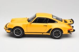 Porsche 911 930 Turbo 3.0 Amarillo Norev 1:18 187579 Metal - imagen 4 de 8