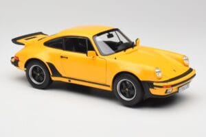 Porsche 911 930 Turbo 3.0 Amarillo Norev 1:18 187579 Metal - imagen 6 de 8