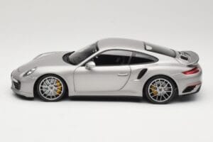 Porsche 911 991 Turbo S Plata Minichamps 1:18 113067126 Metal - imagen 4 de 8