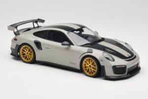 Porsche 911 991.2 GT2 RS Chalk Weissach Package Llantas Doradas Minichamps 1:18 155068304 Metal - imagen 4 de 6
