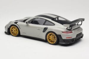 Porsche 911 991.2 GT2 RS Chalk Weissach Package Llantas Doradas Minichamps 1:18 155068304 Metal - imagen 5 de 6