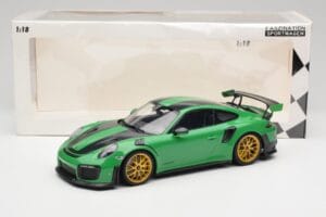 Porsche 911 991.2 GT2 RS Weissach Package British Racing Verde & Llantas Doradas Minichamps 1:18 153068318 Metal - imagen 6 de 6