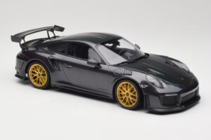 Porsche 911 991.2 GT2 RS Weissach Package Purple Metallic Con Llantas de Magnesio Doradas Minichamps 1:18 153068322 Metal - imagen 4 de 6