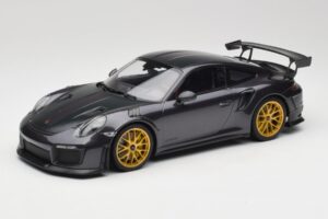 Porsche 911 991.2 GT2 RS Weissach Package Purple Metallic Con Llantas de Magnesio Doradas Minichamps 1:18 153068322 Metal