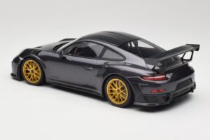 Porsche 911 991.2 GT2 RS Weissach Package Purple Metallic Con Llantas de Magnesio Doradas Minichamps 1:18 153068322 Metal - imagen 5 de 6