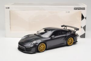 Porsche 911 991.2 GT2 RS Weissach Package Purple Metallic Con Llantas de Magnesio Doradas Minichamps 1:18 153068322 Metal - imagen 6 de 6