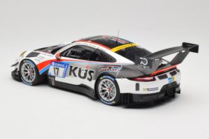 Porsche 911 991.2 GT3 R #17 Kues Team 75 Bernhard M. Christensen / K. Cairoli 24 Hours of Nurburgring 2018 Minichamps 1:18 15 - imagen 5 de 6