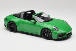 Porsche 911 991.2 Targa 4 GTS British Racing Verde Minichamps 1:18 155061065 Metal - imagen 4 de 6