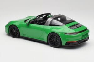 Porsche 911 991.2 Targa 4 GTS British Racing Verde Minichamps 1:18 155061065 Metal - imagen 5 de 6