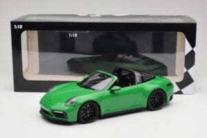 Porsche 911 991.2 Targa 4 GTS British Racing Verde Minichamps 1:18 155061065 Metal - imagen 6 de 6