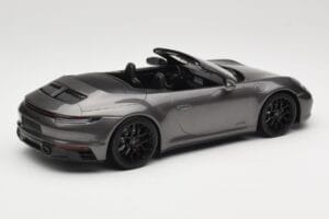 Porsche 911 992 Carrera 4 GTS Descapotable Grey Metallic Minichamps 1:18 155063031 Metal - imagen 2 de 6