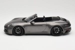 Porsche 911 992 Carrera 4 GTS Descapotable Grey Metallic Minichamps 1:18 155063031 Metal - imagen 3 de 6