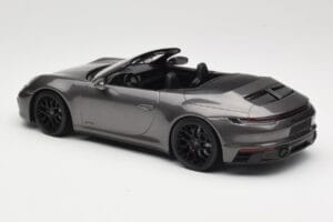 Porsche 911 992 Carrera 4 GTS Descapotable Grey Metallic Minichamps 1:18 155063031 Metal - imagen 5 de 6