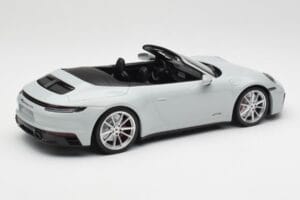 Porsche 911 992 Carrera 4 GTS Descapotable Gris Minichamps 1:18 155063034 Metal - imagen 3 de 6