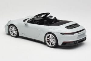 Porsche 911 992 Carrera 4 GTS Descapotable Gris Minichamps 1:18 155063034 Metal - imagen 4 de 6