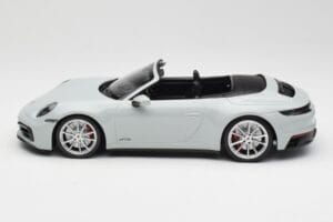 Porsche 911 992 Carrera 4 GTS Descapotable Gris Minichamps 1:18 155063034 Metal - imagen 5 de 6