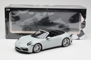 Porsche 911 992 Carrera 4 GTS Descapotable Gris Minichamps 1:18 155063034 Metal - imagen 6 de 6