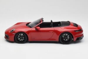 Porsche 911 992 Carrera 4 GTS Descapotable Rojo Minichamps 1:18 155063032 Metal - imagen 3 de 6
