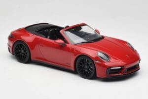 Porsche 911 992 Carrera 4 GTS Descapotable Rojo Minichamps 1:18 155063032 Metal - imagen 4 de 6