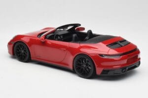 Porsche 911 992 Carrera 4 GTS Descapotable Rojo Minichamps 1:18 155063032 Metal - imagen 5 de 6