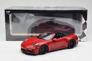 Porsche 911 992 Carrera 4 GTS Descapotable Rojo Minichamps 1:18 155063032 Metal - imagen 6 de 6