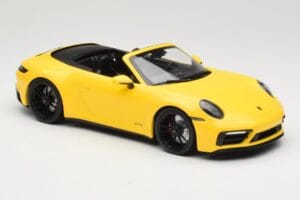 Porsche 911 992 Carrera 4 GTS Descapotable Amarillo Minichamps 1:18 155063030 Metal - imagen 4 de 6
