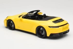 Porsche 911 992 Carrera 4 GTS Descapotable Amarillo Minichamps 1:18 155063030 Metal - imagen 5 de 6