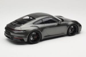 Porsche 911 992 Carrera 4 GTS Green Metallic Minichamps 1:18 155063101 Metal - imagen 2 de 6