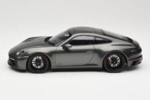 Porsche 911 992 Carrera 4 GTS Green Metallic Minichamps 1:18 155063101 Metal - imagen 3 de 6