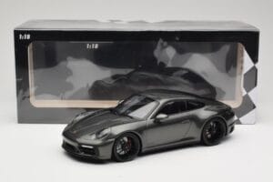 Porsche 911 992 Carrera 4 GTS Green Metallic Minichamps 1:18 155063101 Metal - imagen 6 de 6