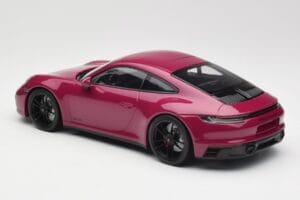 Porsche 911 992 Carrera 4 GTS Rubystar Minichamps 1:18 155063102 Metal - imagen 5 de 6