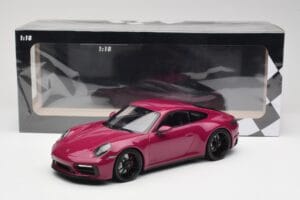 Porsche 911 992 Carrera 4 GTS Rubystar Minichamps 1:18 155063102 Metal - imagen 6 de 6