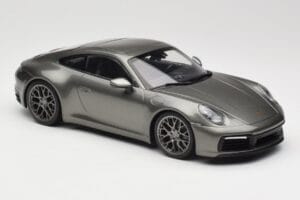 Porsche 911 992 Carrera 4S Aventurine Green Metallic Minichamps 1:18 155067328 Metal - imagen 2 de 6