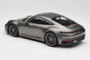Porsche 911 992 Carrera 4S Aventurine Green Metallic Minichamps 1:18 155067328 Metal - imagen 4 de 6