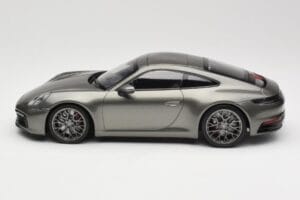 Porsche 911 992 Carrera 4S Aventurine Green Metallic Minichamps 1:18 155067328 Metal - imagen 5 de 6