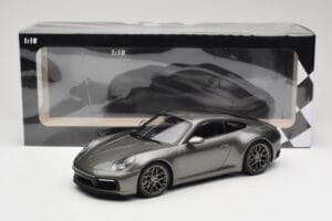 Porsche 911 992 Carrera 4S Aventurine Green Metallic Minichamps 1:18 155067328 Metal - imagen 6 de 6