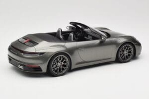 Porsche 911 992 Carrera 4S Descapotable Mamba Green Metallic Minichamps 1:18 155067337 Metal - imagen 2 de 6
