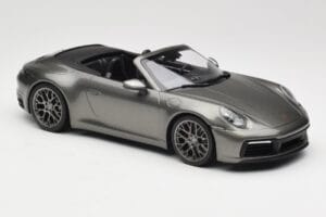 Porsche 911 992 Carrera 4S Descapotable Mamba Green Metallic Minichamps 1:18 155067337 Metal - imagen 4 de 6