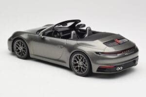 Porsche 911 992 Carrera 4S Descapotable Mamba Green Metallic Minichamps 1:18 155067337 Metal - imagen 5 de 6