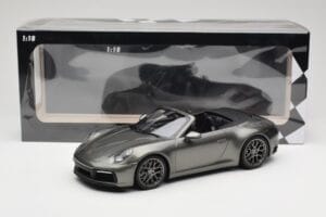 Porsche 911 992 Carrera 4S Descapotable Mamba Green Metallic Minichamps 1:18 155067337 Metal - imagen 6 de 6