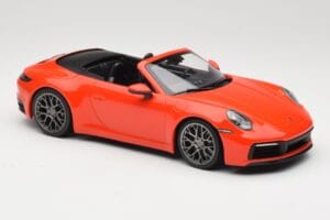 Porsche 911 992 Carrera 4S Descapotable Naranja Minichamps 1:18 155067334 Metal - imagen 4 de 6