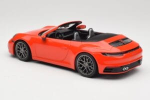 Porsche 911 992 Carrera 4S Descapotable Naranja Minichamps 1:18 155067334 Metal - imagen 5 de 6
