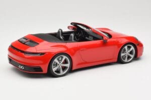 Porsche 911 992 Carrera 4S Descapotable Rojo Minichamps 1:18 155067331 Metal - imagen 2 de 6