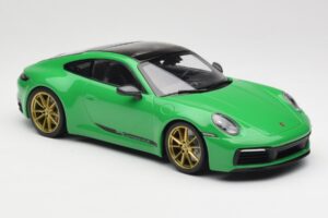 Porsche 911 992 Carrera 4S Python Green Minichamps 1:18 155067325 Metal - imagen 4 de 6