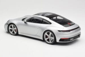 Porsche 911 992 Carrera 4S Plata Minichamps 1:18 155067322 Metal - imagen 5 de 6