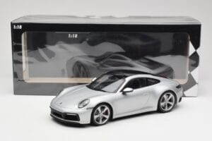 Porsche 911 992 Carrera 4S Plata Minichamps 1:18 155067322 Metal - imagen 6 de 6